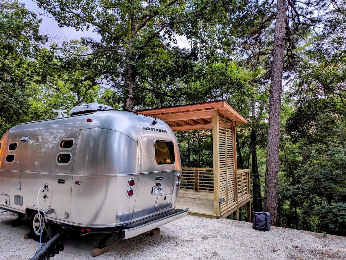 Airstream Caravel 2020 Loblolly Pines Adventure Camp Hotel Eureka Springs Buitenkant foto